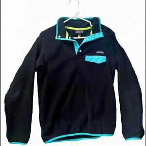 Patagonia Women’s Synchilla Snap-T Pullover Fleece in Black/Blue